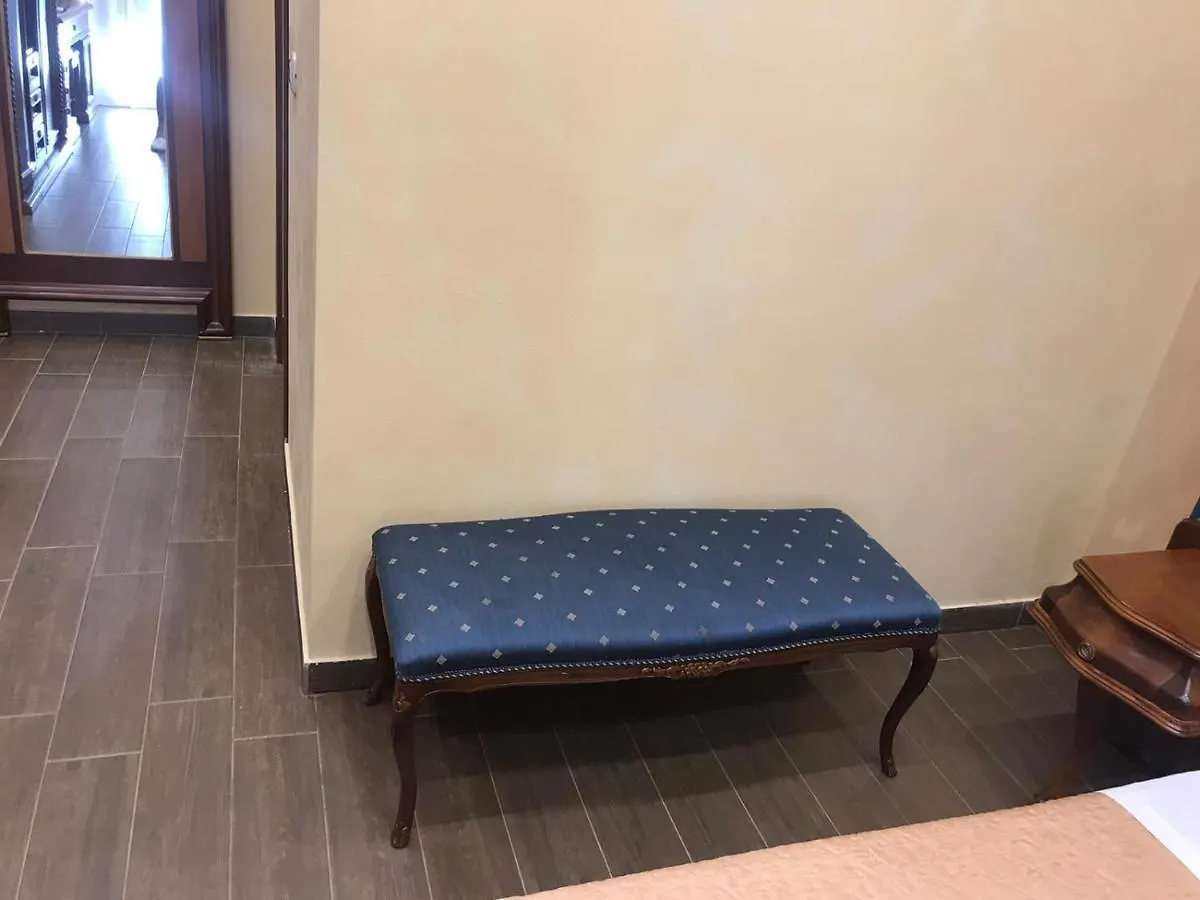 La Casa Di Romi Panzió Catania-Fontanarossai nemzetközi repülőtér 0*,